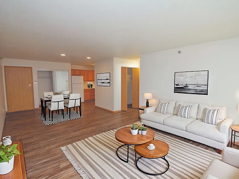 Central Park Apartments — Photo 6