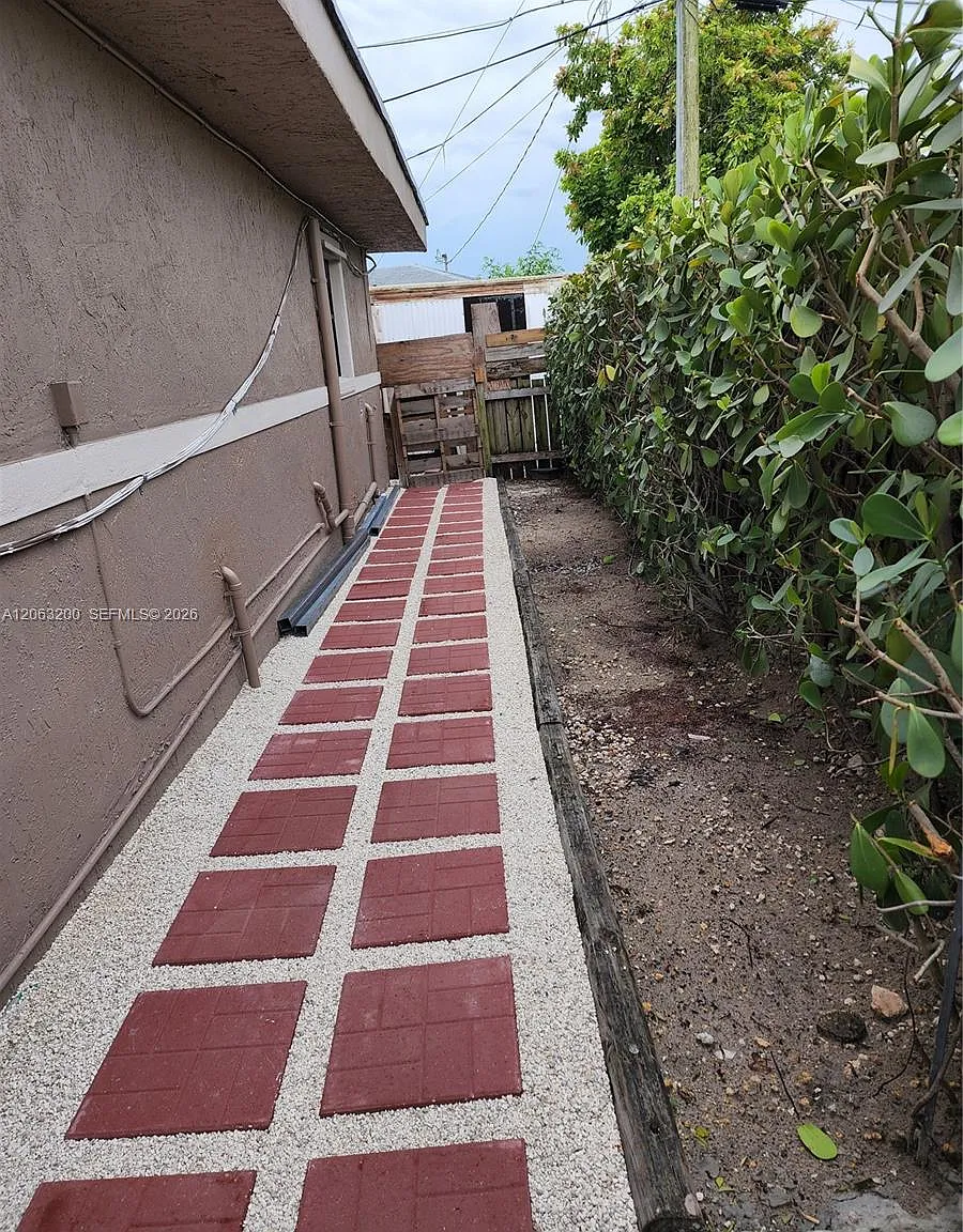Carol City 2nd Addn — Photo 3