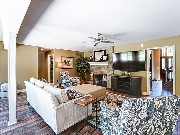 5th image of 9455 Meadow Woods Ln