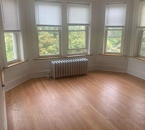 4th image of 1463 W Summerdale Ave APT 2B