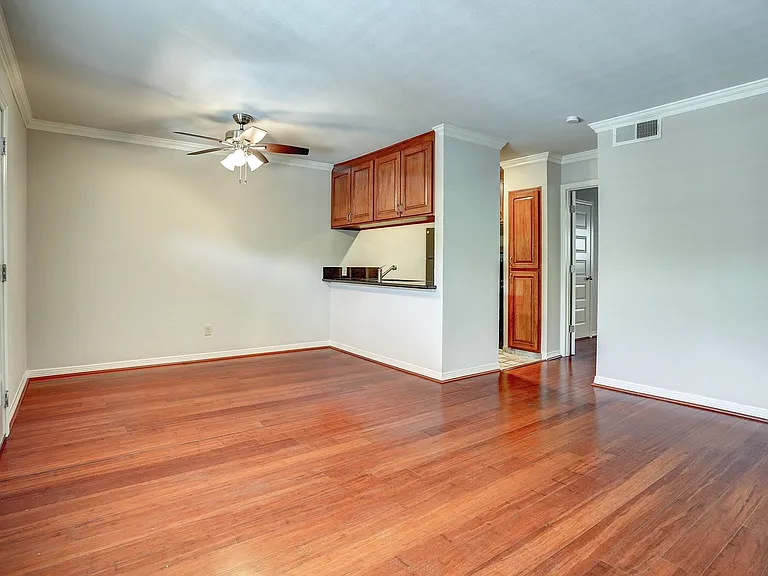 Hawthorne Apts. — Photo 8
