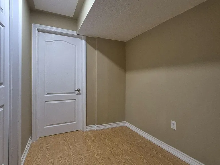 1292 Godwick Dr #LOWER — Photo 18