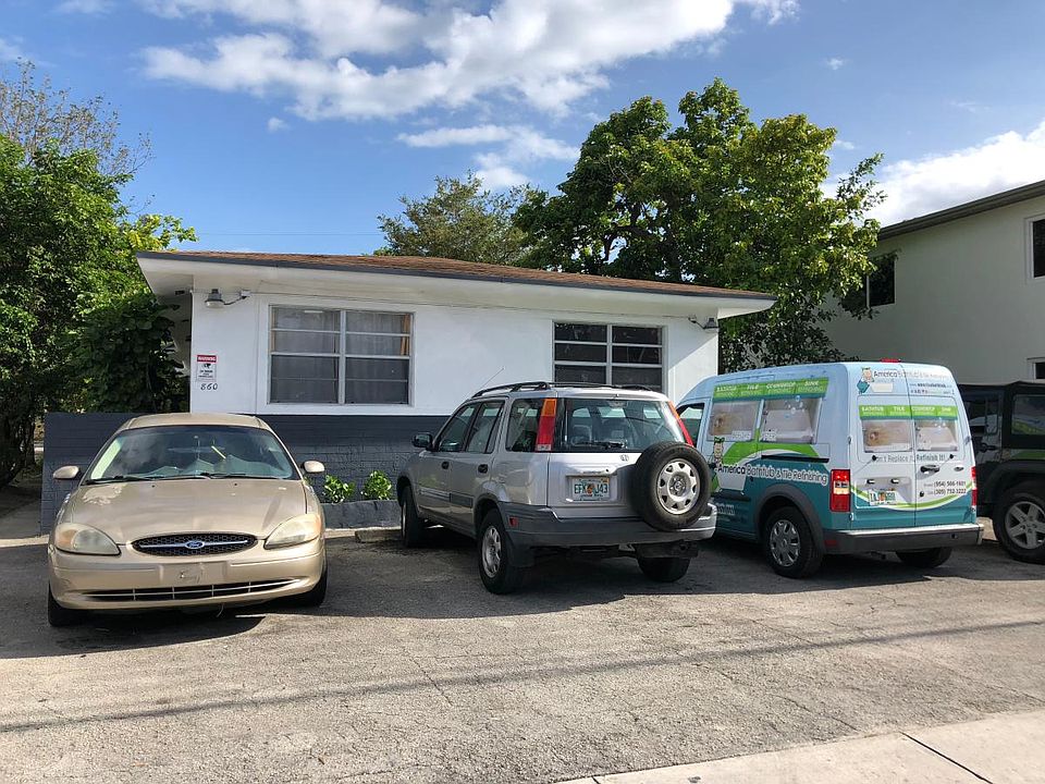 2nd image of 860 SW 3rd St APT 4