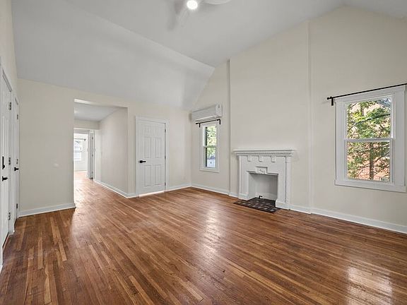 2nd image of 1383 Eastview Ave #1383