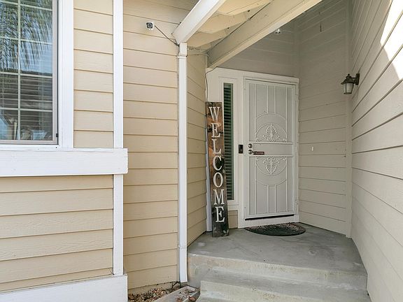 4th image of 166 Buttercup Cir