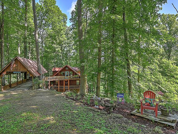 2nd image of 204 Woodland Cir