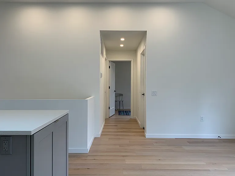 601 E Washington St — Photo 14