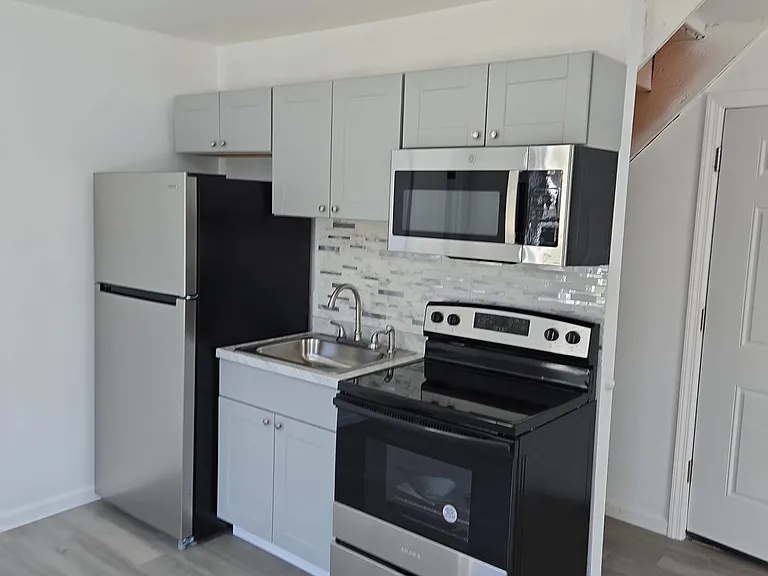 916 Wolcott Ave #6 — Photo 7