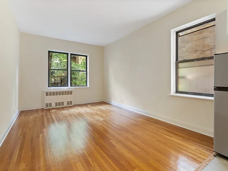 534 E 88th St #3B — Photo 1