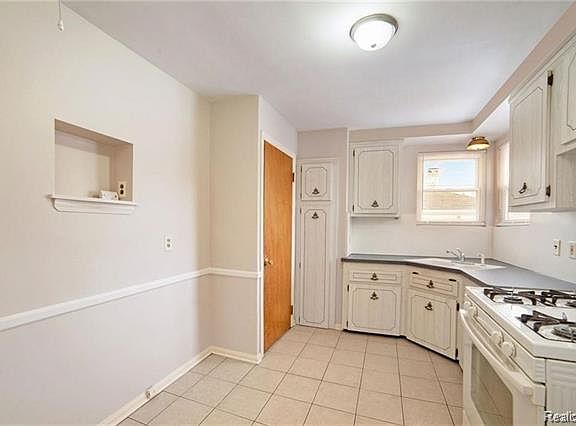 4th image of 8301 W Parkway St