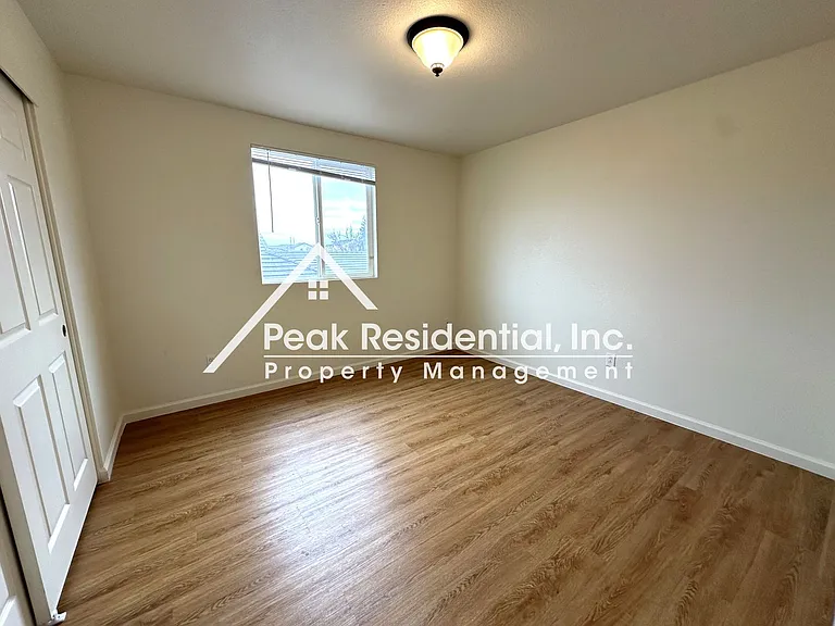 1811 Waterfall Dr — Photo 23