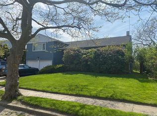 69 Tioga Ave, Atlantic Beach, NY 11509