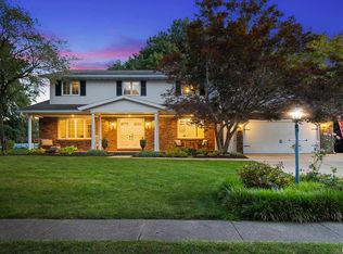 64 Maple Ridge Dr, Morton, IL 61550