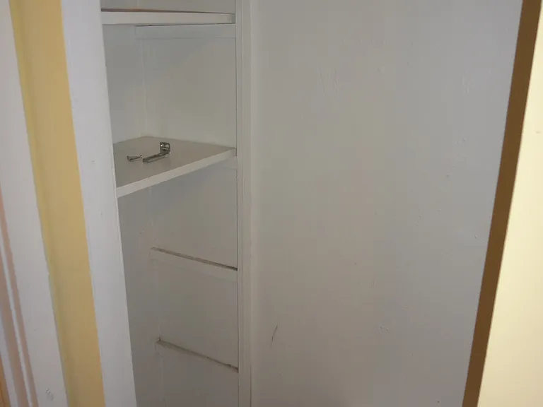 Garden Level 2 Bedroom Apartment right near D.U. — Photo 11