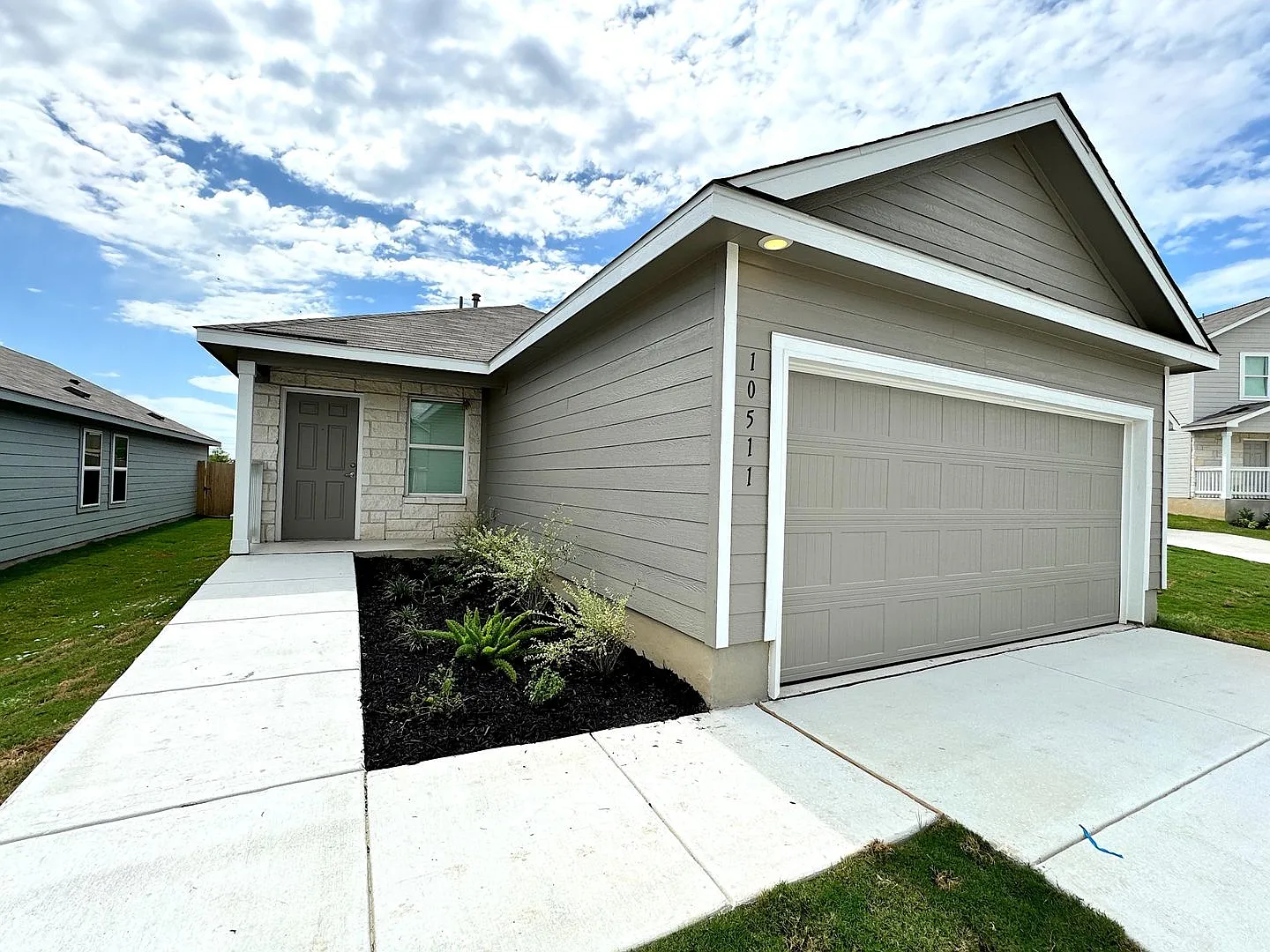 New & Modern 1 Story - 3 Bedroom 2 bath in New Vida Subdivision - South San Antonio — Photo 1