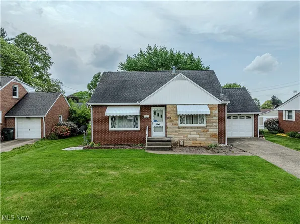 929 Romary Ln, Louisville, OH 44641