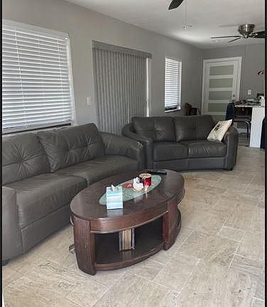 4th image of 825 NE 12th Ave #1-2