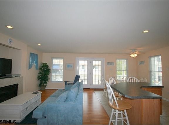 2nd image of 804 Plymouth Pl #A