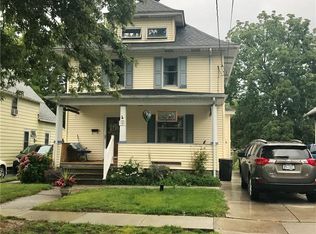 18 Oakwood Ave, Lancaster, NY 14086
