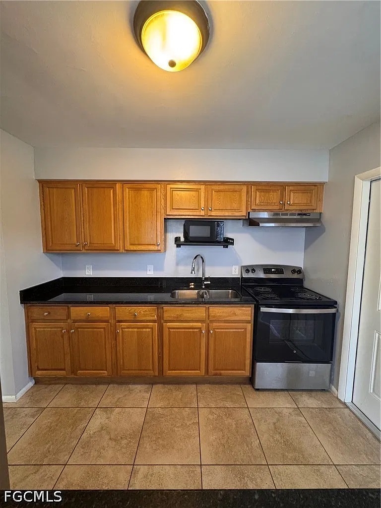 2 bed, 2.0 bath, 812 sqft, $1,100 — Photo 4