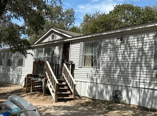 1040 County Road 770, Natalia, TX 78059