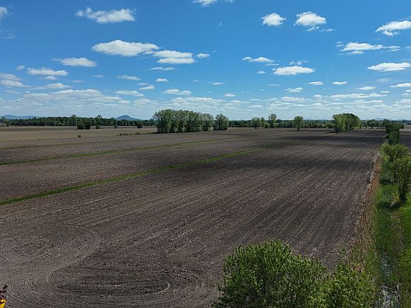 5th image of Chemin Du Petit Bernier Saint Jean Sur