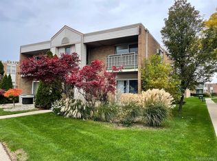 1603 Cass Lake Rd UNIT D, Keego Harbor, MI 48320