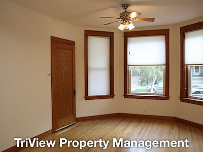 3rd image of 3650 N Leavitt St #1
