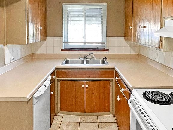 4th image of 2930 Krameria St