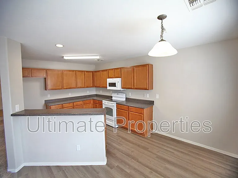 21983 W Gardenia Dr — Photo 6