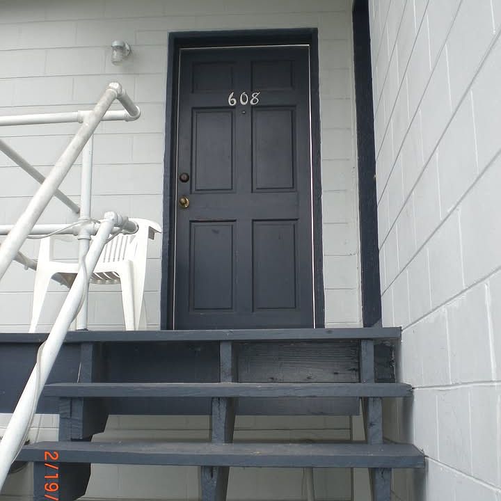 1st image of 608 W 27th St #608