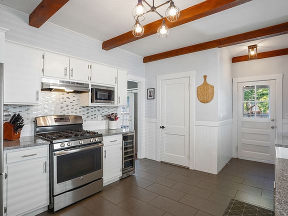 3rd image of 44 Houston Ave