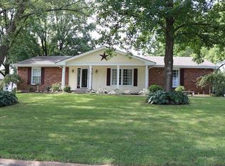 423 Hill Trail Dr, Ballwin, MO 63011