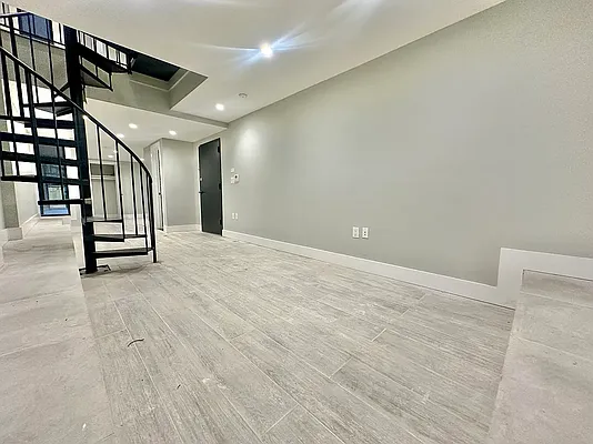 Rented by Outlive | media 18