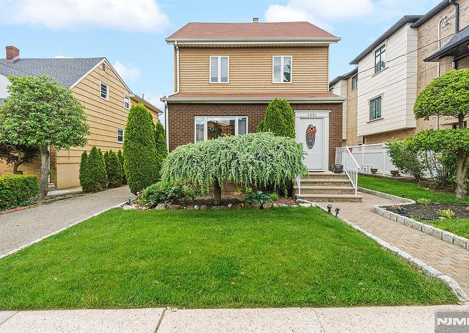 1st image of 1631 Maple St