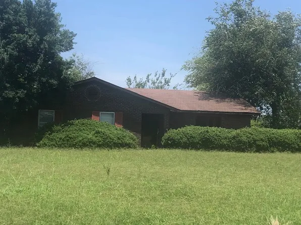 1303 E 21st St, Stuttgart, AR 72160