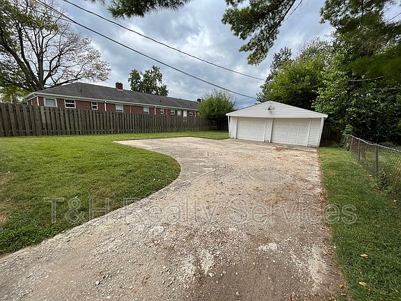 3rd image of 4528 Indianola Ave