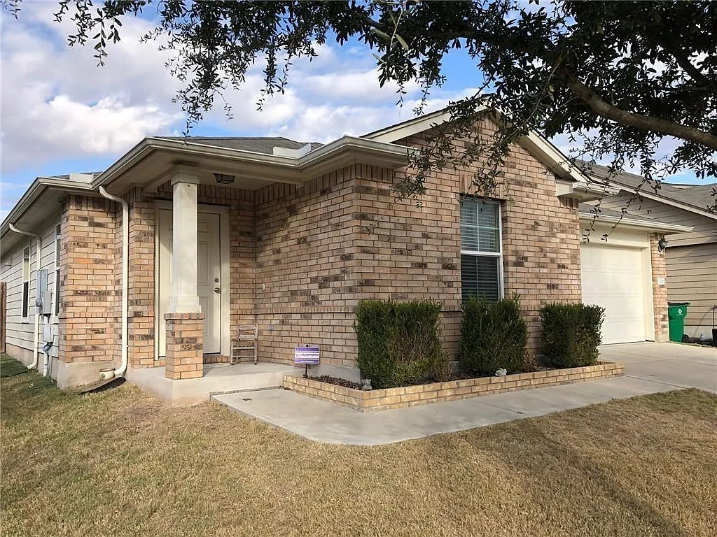 3 bed, 1397 sqft, $1,850 — Photo 2