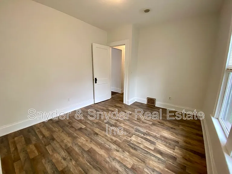 400 Cloverdale Ave #UP — Photo 11
