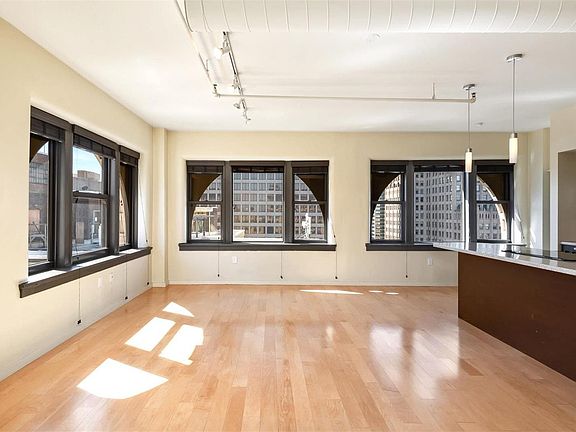 5th image of 915 Olive St APT 1411