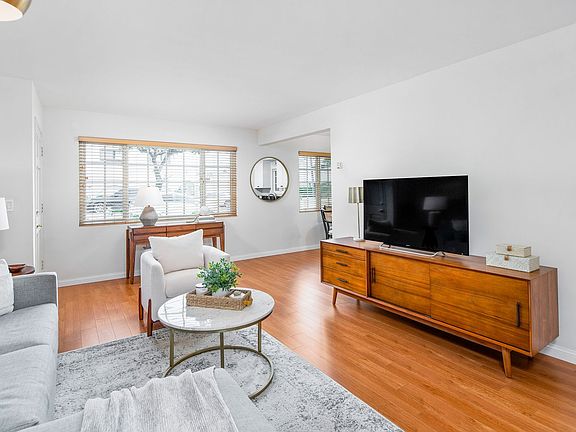 5th image of 2407 Florida St