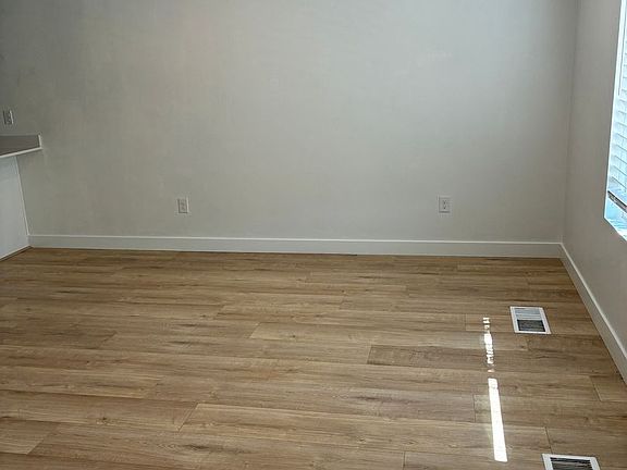 3rd image of 519 S May Dr