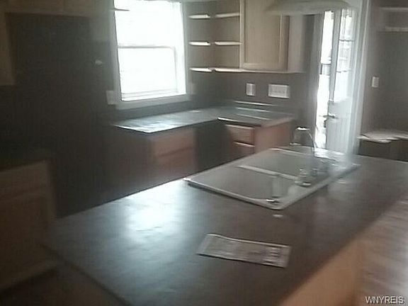 4th image of 62 Geddes St