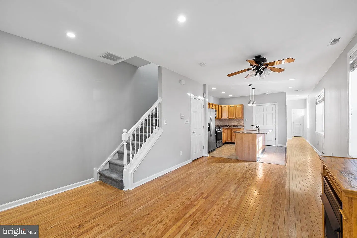 4 bed, 2.0 bath, 1450 sqft, $2,700 — Photo 3