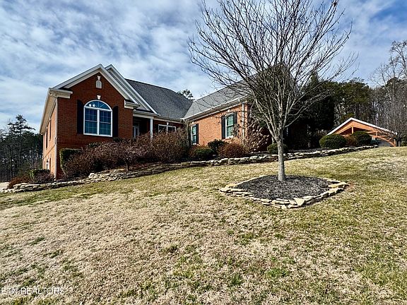 3rd image of 959 Charleston Park Dr