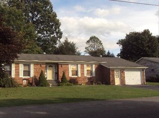 102 Forestview Dr, Beckley, WV 25801