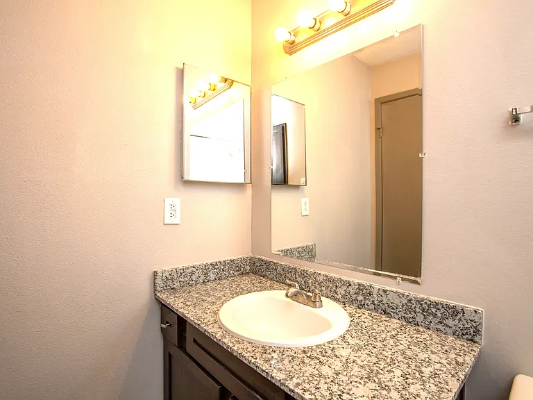 The Burke Apartments — Photo 35