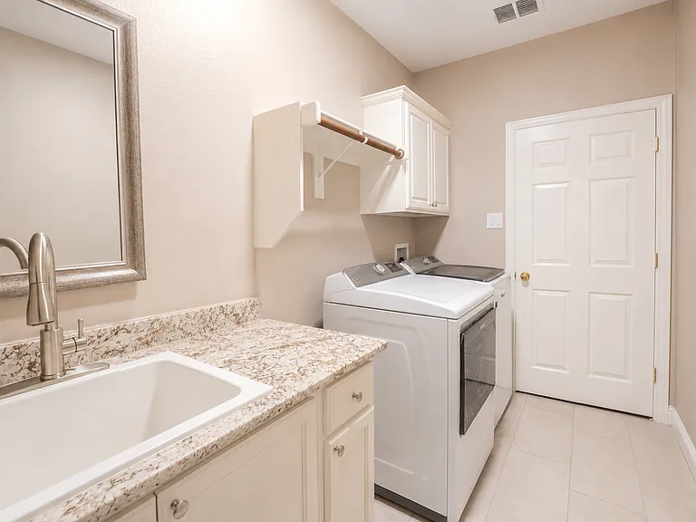 4453 Red Barn Dr — Photo 36
