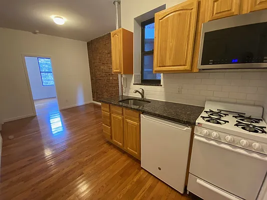 Rented by GreenVill Real Estate LLC | media 6