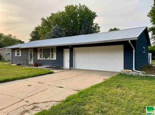 1801 Constance Dr, Vermillion, SD 57069